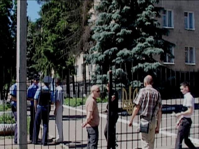 В Сумах мужчина ограбил магазин и открыл стрельбу