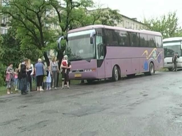 Із зони АТО виїхало 4000 людей, — Мінсоцполітики Із зони АТО виїхало 4000 людей, — Мінсоцполітики