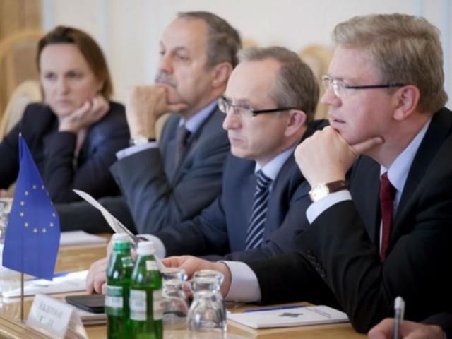 Парубий обсудил ситуацию на востоке с Томбинским и Фюле Парубий обсудил ситуацию на востоке с Томбинским и Фюле