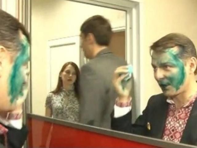 У Львові Ляшка облили зеленкою - 18 июня 2014 - Телеканал новин 24 У Львові Ляшка облили зеленкою - 18 июня 2014 - Телеканал новин 24