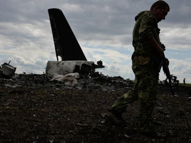 Террористы передали украинским военным тела погибших из сбитого Ил-76
