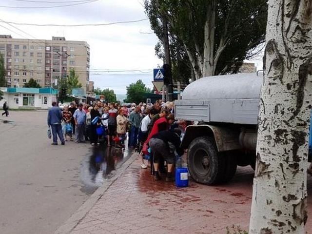 В Волновахском районе несколько суток нет воды, не привозят даже техническую В Волновахском районе несколько суток нет воды, не привозят даже техническую
