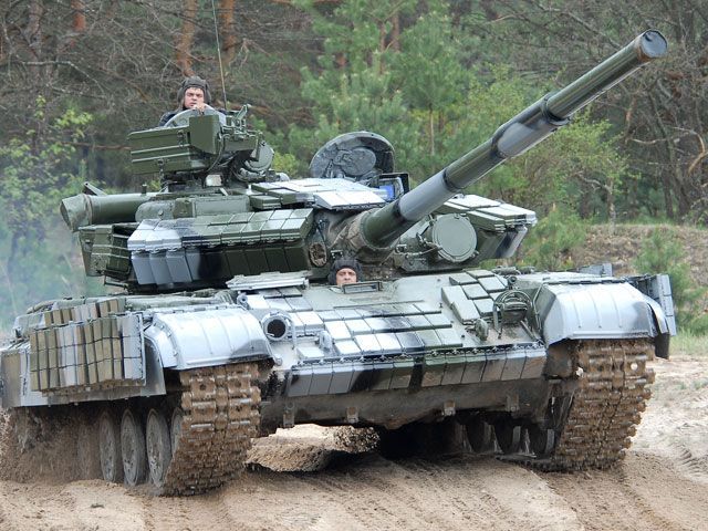 В Луганськ увійшла бронетехніка бойовиків В Луганськ увійшла бронетехніка бойовиків