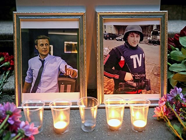 Путін посмертно нагородив загиблих під Луганськом російських журналістів Путін посмертно нагородив загиблих під Луганськом російських журналістів