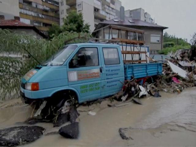 В Болгарии наводнение. Погибли более десяти человек (Видео) В Болгарии наводнение. Погибли более десяти человек (Видео)
