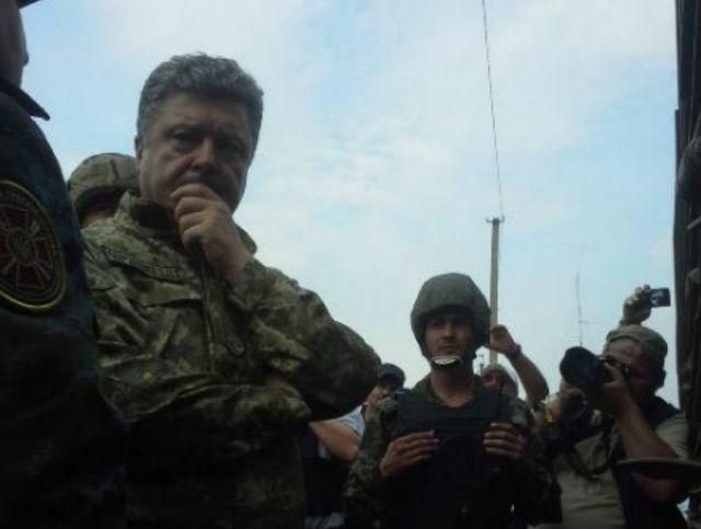 Фото дня: Порошенко приїхав у зону проведення АТО Фото дня: Порошенко приїхав у зону проведення АТО
