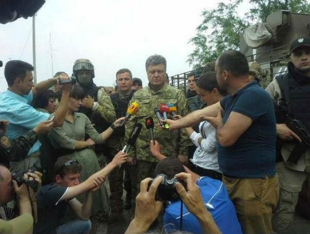 Мирный план Порошенко: децентрализация власти и досрочные парламентские выборы Мирный план Порошенко: децентрализация власти и досрочные парламентские выборы