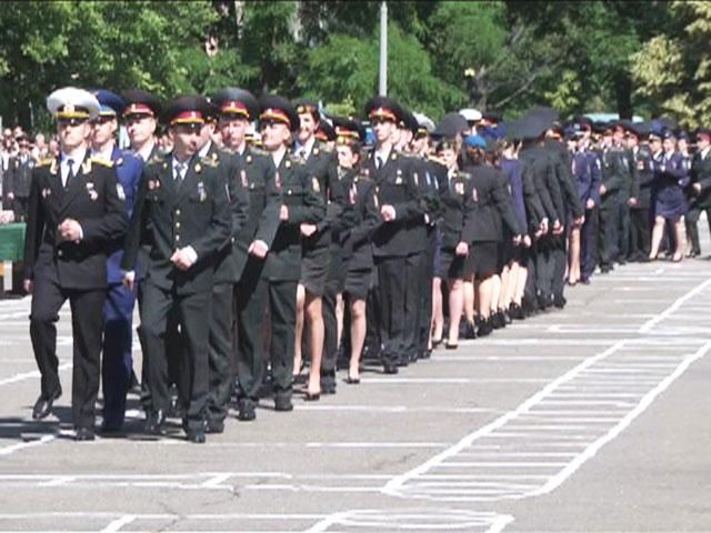 113 молодих офіцерів отримали дипломи у військовому інституті КНУ