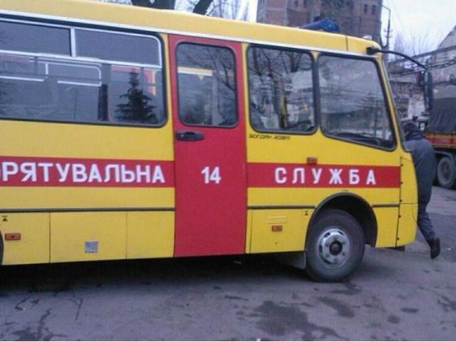 В Донецкой области спасли 3 из 6 горняков заблокированных в копанке В Донецкой области спасли 3 из 6 горняков заблокированных в копанке