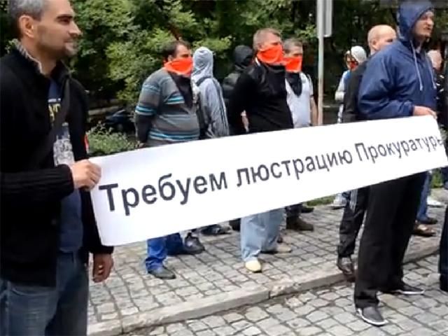 В Запорожье "Правый сектор" требует отставки прокурора области (Видео) В Запорожье "Правый сектор" требует отставки прокурора области (Видео)