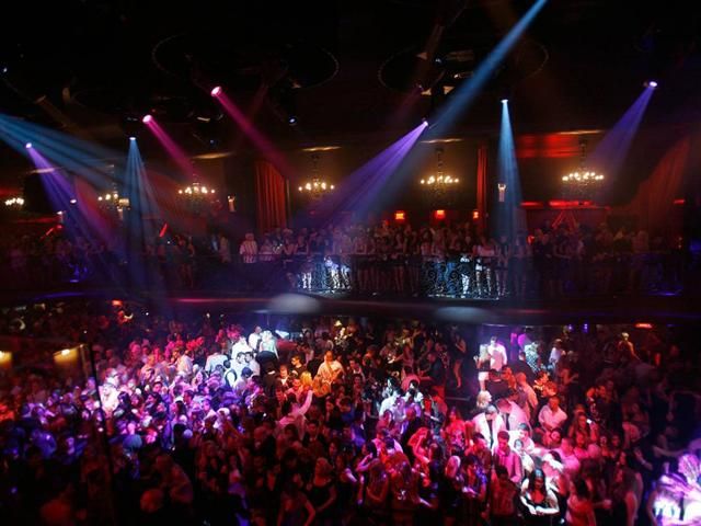 У харківських клубах танцюють під хіт про Путіна (Відео +18) У харківських клубах танцюють під хіт про Путіна (Відео +18)