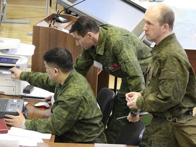 Путин приказал привести в боевую готовность 65 тысяч российских военных Путин приказал привести в боевую готовность 65 тысяч российских военных