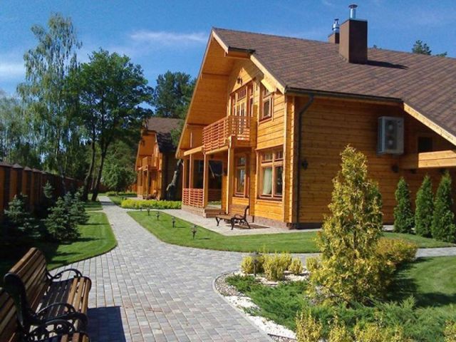 "Правый сектор" показал Межигорье коммунистов на Волыни (Видео) "Правый сектор" показал Межигорье коммунистов на Волыни (Видео)