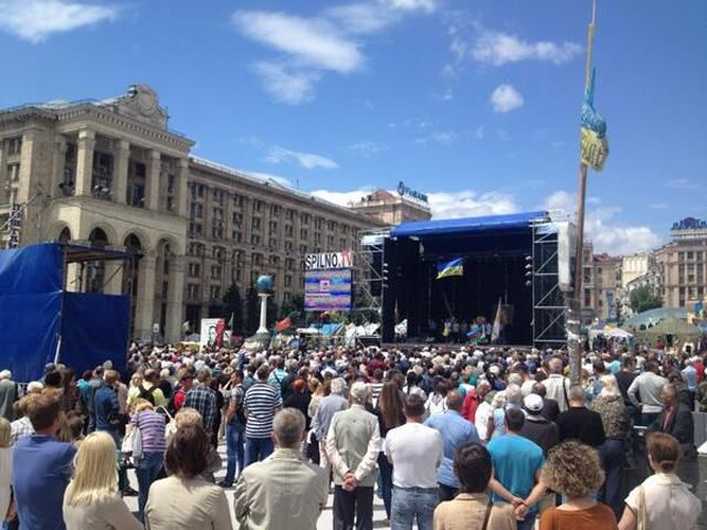 Вече на Майдане: люди требовали люстрации, сокращений и расследований