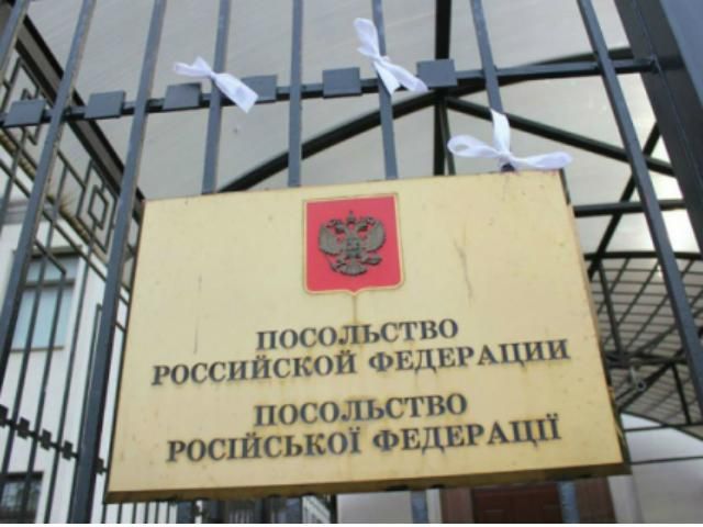 У посольства РФ в Киеве активисты пикетируют без нарушений, — милиция