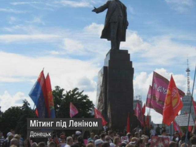 Митинг в Харькове, кровавые банки в Полтаве, — самые яркие фото дня Митинг в Харькове, кровавые банки в Полтаве, — самые яркие фото дня