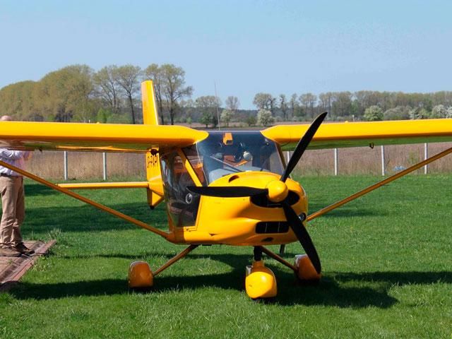 Добровольці на власних літаках допомагають прикордонникам оглядати кордон Добровольці на власних літаках допомагають прикордонникам оглядати кордон