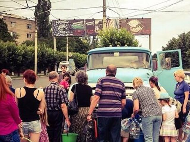 ФОТО ДНЯ: Краматорськ 4 дні без води ФОТО ДНЯ: Краматорськ 4 дні без води