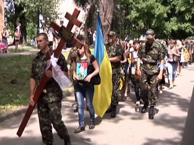 В Тернополі та Запоріжжі прощалися з військовими, які загинули в АТО В Тернополі та Запоріжжі прощалися з військовими, які загинули в АТО