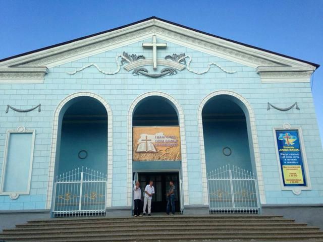 Терористи захопили церкву на Донбасі