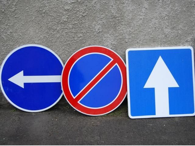 В Крыму дорожные знаки переводят с украинского языка на русский