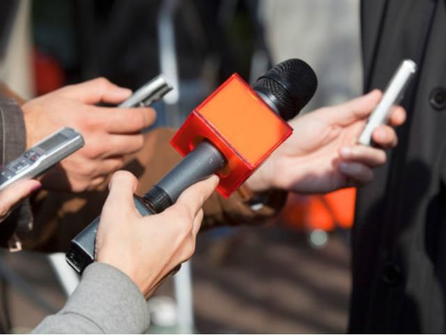 Раде рекомендуют приостановить аккредитацию российских журналистов Раде рекомендуют приостановить аккредитацию российских журналистов