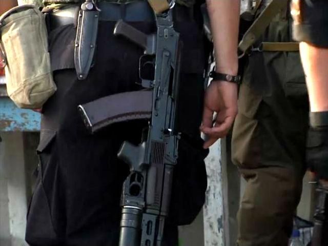 Боевики продолжают захватывать административные здания на Востоке Боевики продолжают захватывать административные здания на Востоке