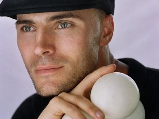 Українець передав 60 тисяч доларів на потреби армії Українець передав 60 тисяч доларів на потреби армії