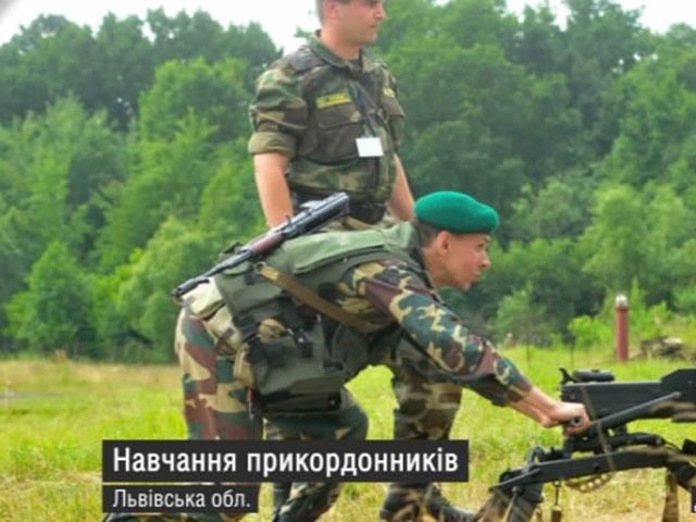 Тест для бронежилетов, родственники военных блокировали трассу — в фото дня Тест для бронежилетов, родственники военных блокировали трассу — в фото дня