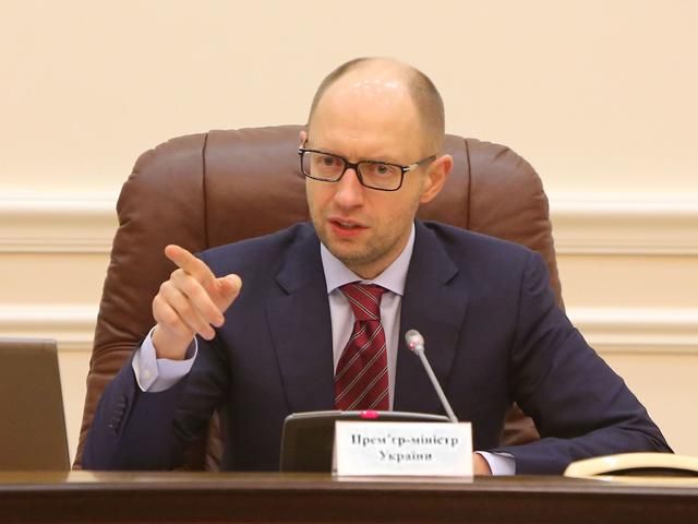 Яценюк доручив всім міністрам підготувати реабілітаційні пакети 