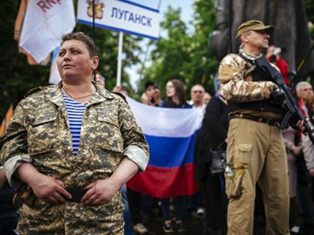 Луганські терористи подякували Зюганову за фінансову підтримку (Фото) (Відео) Луганські терористи подякували Зюганову за фінансову підтримку (Фото) (Відео)