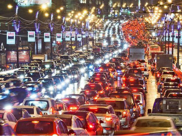 Столичні вулиці паралізовані в заторі (Фото) Столичні вулиці паралізовані в заторі (Фото)