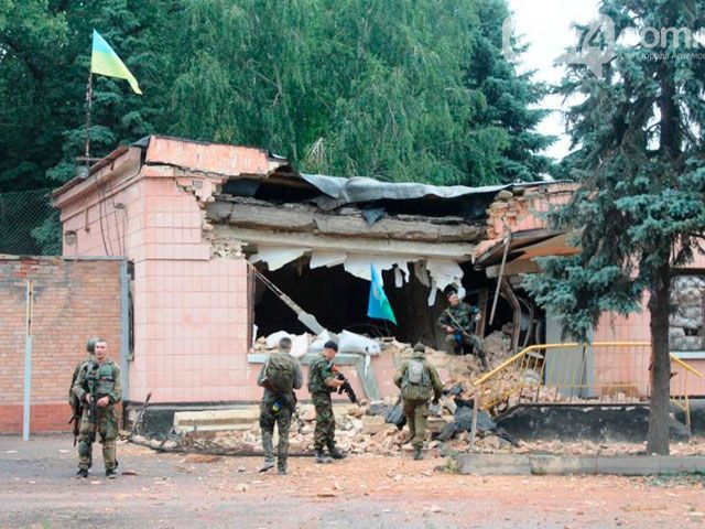 Зруйнована військова частина в Артемівську після штурму (Фото)