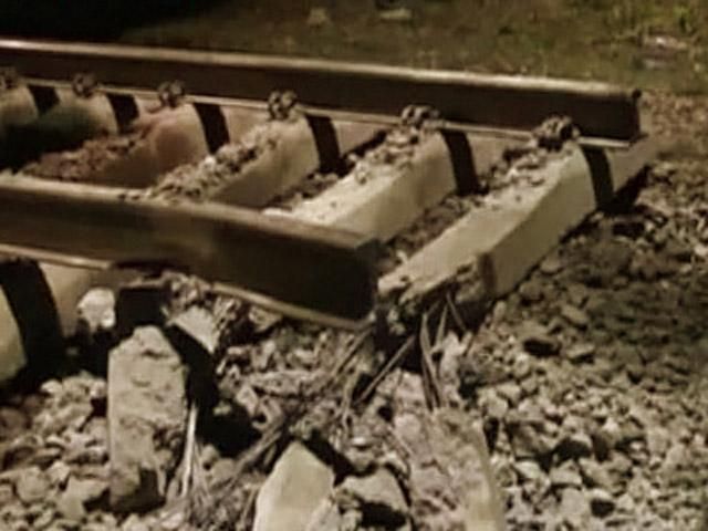 На Донеччині сталося два вибухи на залізничному мості На Донеччині сталося два вибухи на залізничному мості