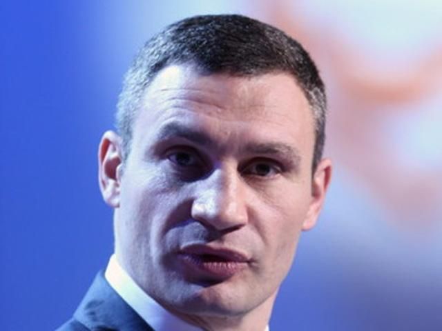 Кличко обещает в ближайшее время восстановить движение по Крещатику Кличко обещает в ближайшее время восстановить движение по Крещатику