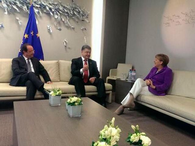 Меркель та Олланд погодилися, позиція ЄС має бути більш рішучою