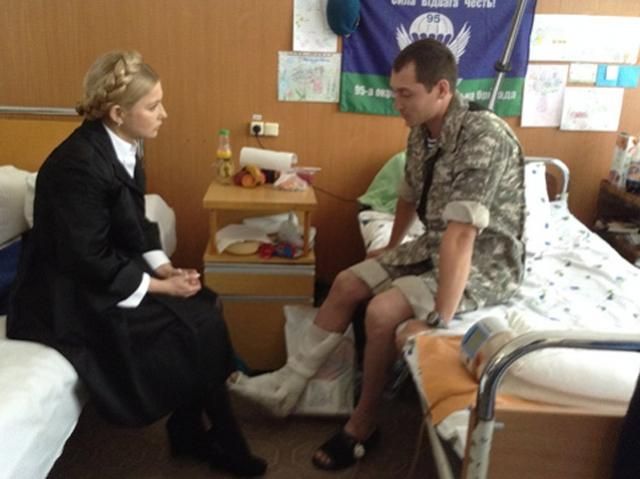 Тимошенко призывает Порошенко ввести военное положение Тимошенко призывает Порошенко ввести военное положение