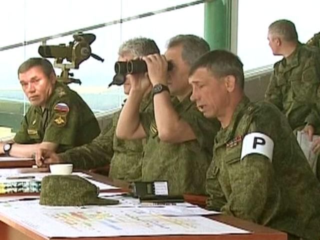 Російські війська під наглядом глави міноборони провели тренування  (Відео)