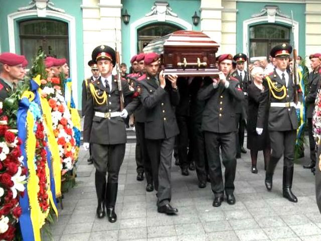 Сьогодні поховали Івана Плюща: за прямолінійність та гумор колеги називали його важковаговиком Сьогодні поховали Івана Плюща: за прямолінійність та гумор колеги називали його важковаговиком