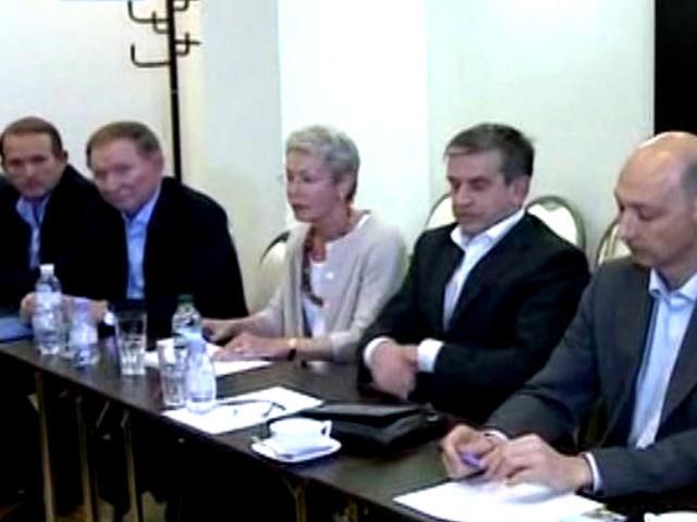 Посоветовались. В Донецке завершился второй раунд переговоров с террористами Посоветовались. В Донецке завершился второй раунд переговоров с террористами