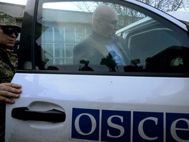 Террористы сообщают об освобождении четырех наблюдателей ОБСЕ