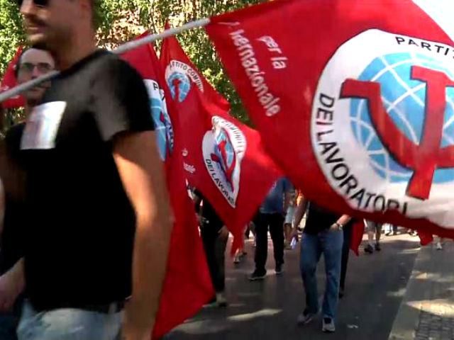 Тысячи итальянцев вышли с флагами СССР против политики экономии ЕС (Видео)