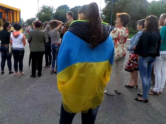 На Луганщині провели проукраїнський мітинг (Відео) На Луганщині провели проукраїнський мітинг (Відео)
