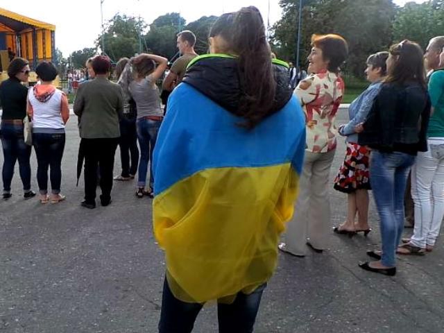 В Луганской области провели проукраинский митинг (Видео)