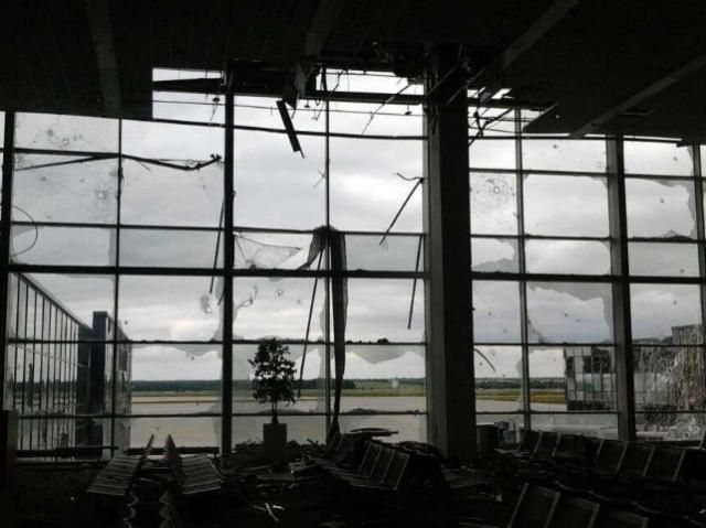 Ніч у Донецьку пройшла спокійно. Рух транспорту обмежений по периметру аеропорту Ніч у Донецьку пройшла спокійно. Рух транспорту обмежений по периметру аеропорту