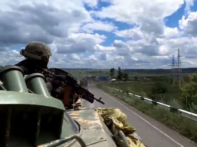 Терористи обстріляли колону українських силовиків під Слов'янськом (Відео)