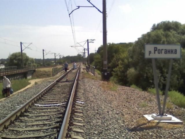 Милиция расследует подрыв железнодорожного пути в Харьковской области как теракт Милиция расследует подрыв железнодорожного пути в Харьковской области как теракт