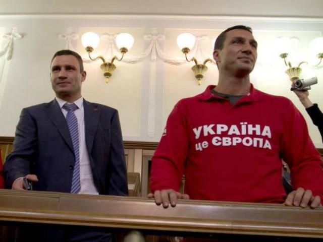Братья Кличко выделили более 3 миллионов на снаряжение батальона "Киев"