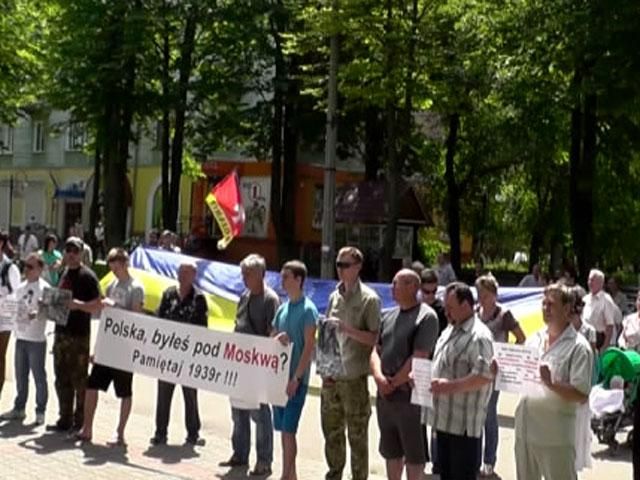 Жители Нововолынска требовали пропустить через границу амуницию Жители Нововолынска требовали пропустить через границу амуницию