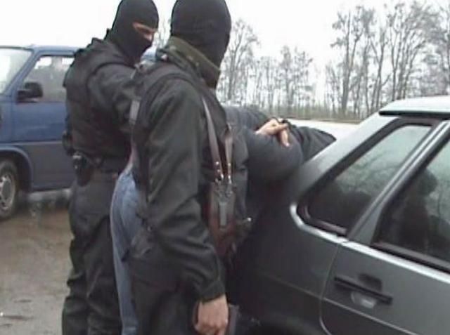 Задержали двоих боевиков, которые штурмовали воинскую часть в Мариуполе Задержали двоих боевиков, которые штурмовали воинскую часть в Мариуполе